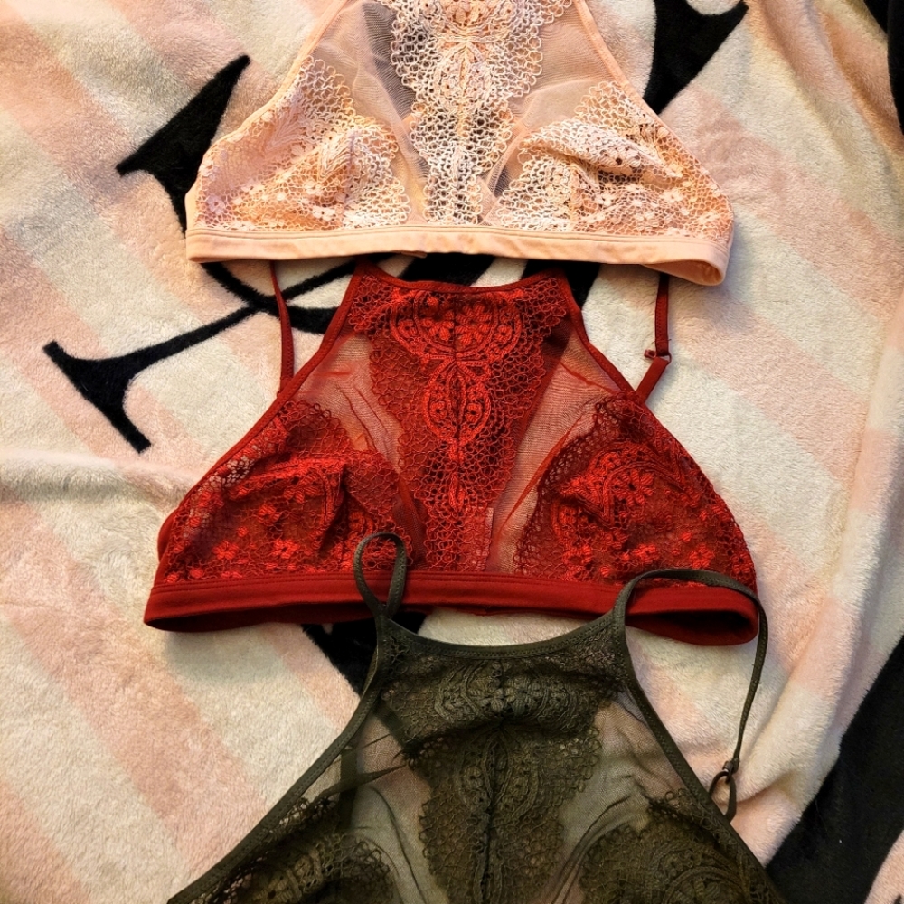 LOT OF 3 NEW VICTORIA SECRET BRALETTES